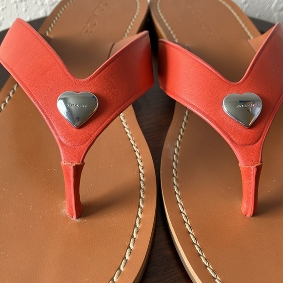 Coach: Ellis (FG 2097) Leather Slip On Thong Flip Flop- Silver Tone Heart- 9 - Picture 15 of 16
